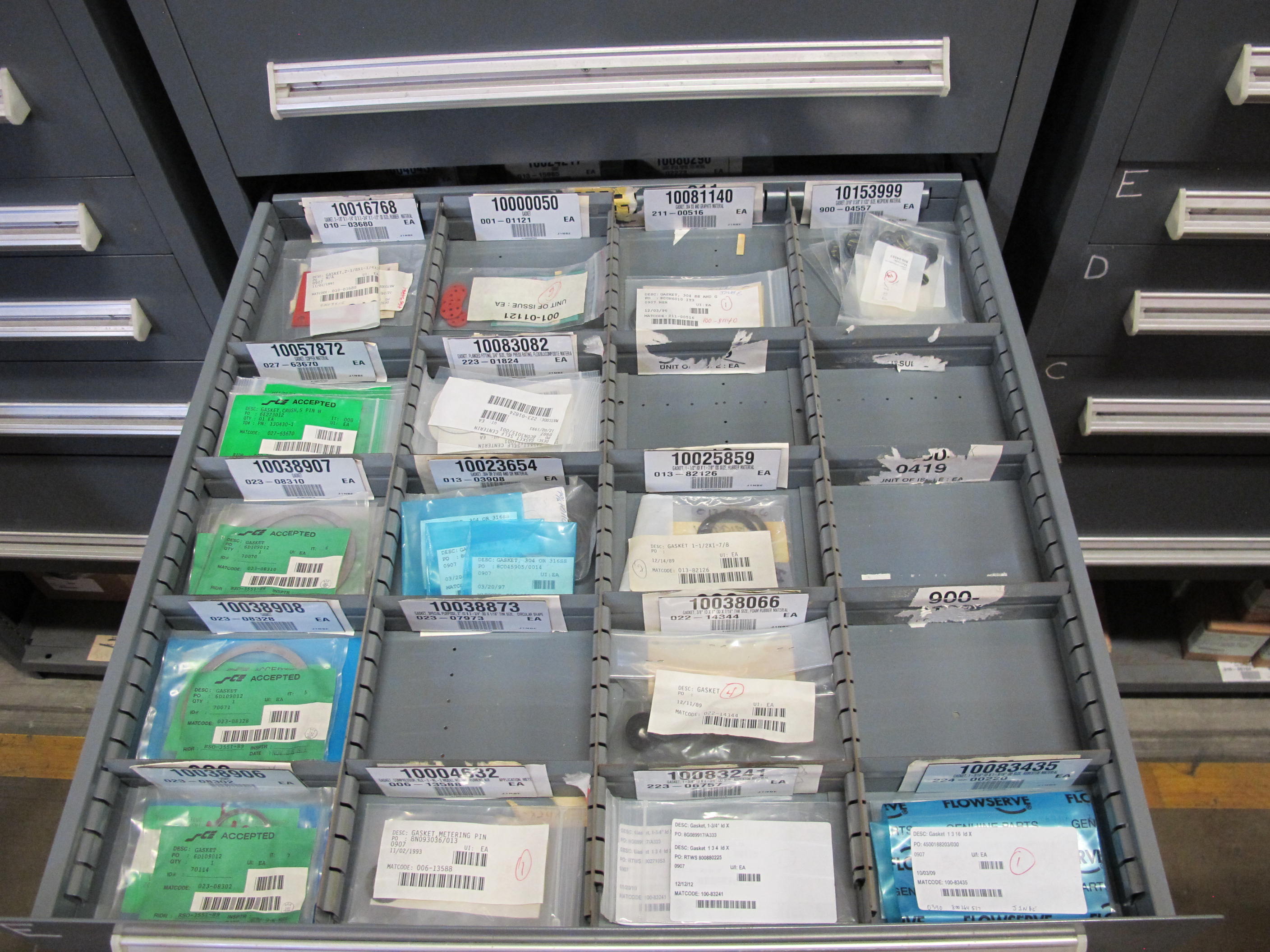 STANLEY VIDMAR HEAVY DUTY 5-DRAWER PARTS CABINET W/ CONTENTS (W-50) LOADING & HANDLING FEE $25-